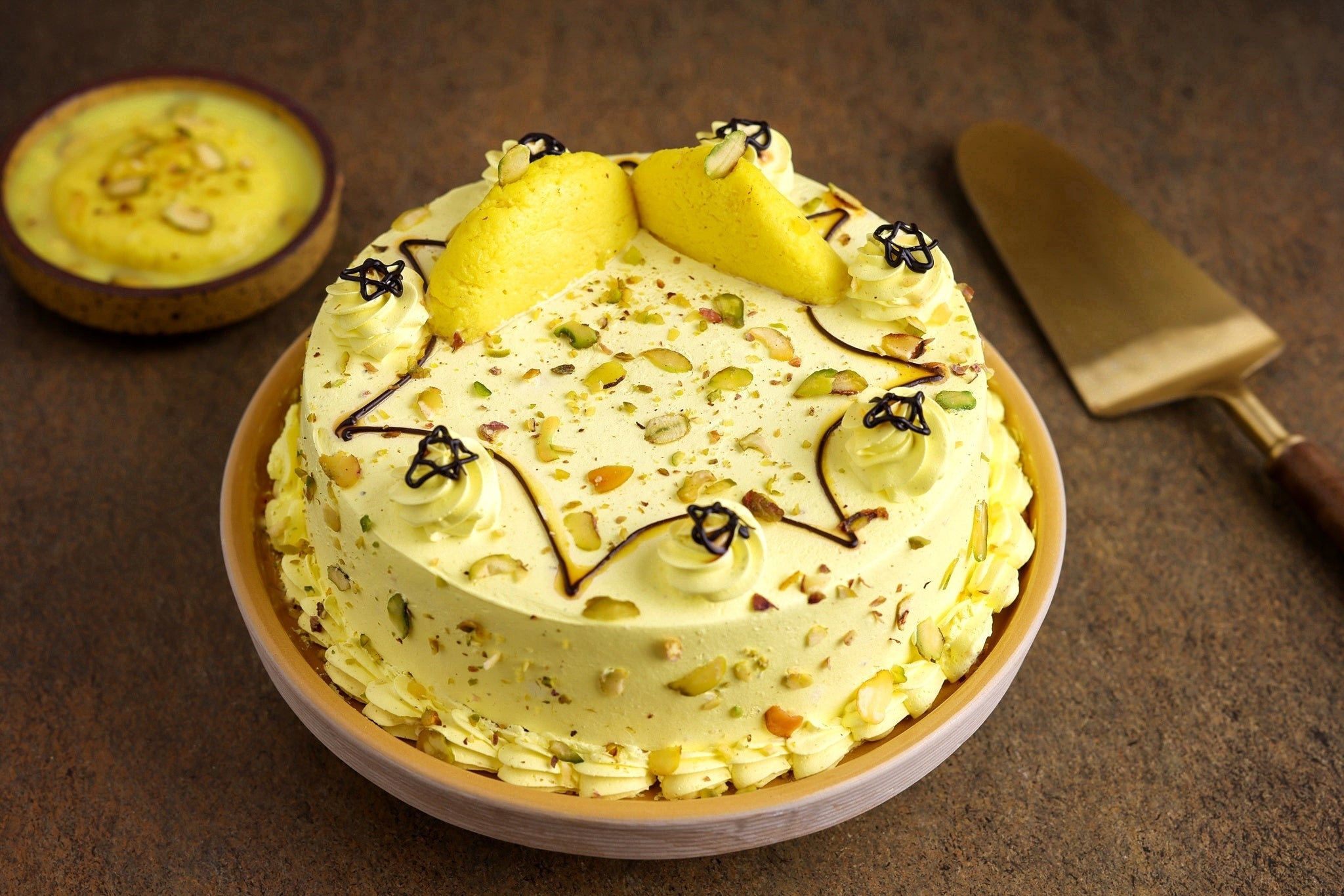 Buy/Send Butterscotch Cake With Rasmalai 1kg Online- FNP